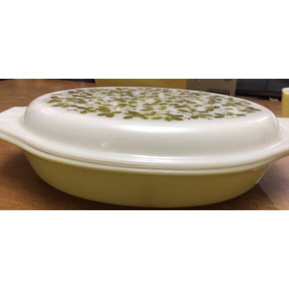 Vintage PYREX Verde Olive Divided Covered Casserole Dish HTF 1 Quart Size EUC - Picture 2 of 7